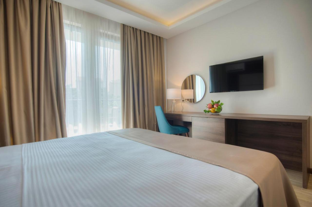 Hotel Twelve By Aycon Budva Bagian luar foto