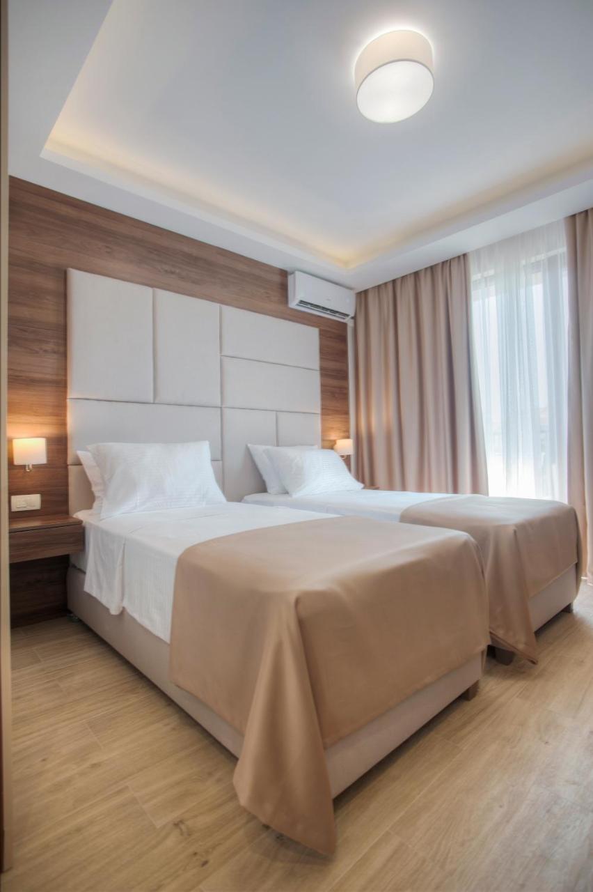 Hotel Twelve By Aycon Budva Bagian luar foto