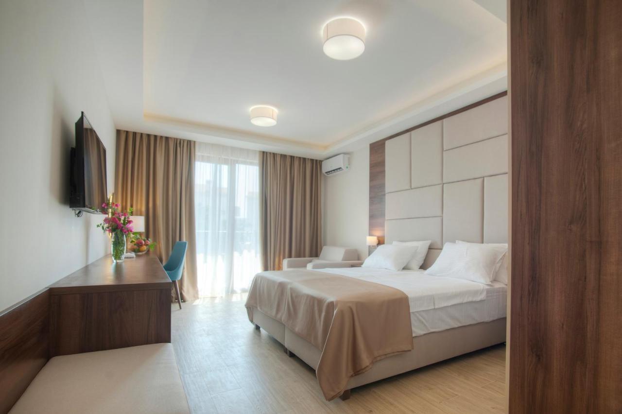 Hotel Twelve By Aycon Budva Bagian luar foto
