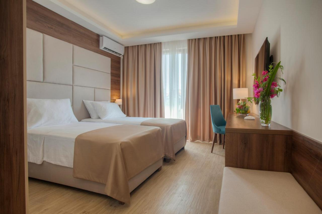 Hotel Twelve By Aycon Budva Bagian luar foto