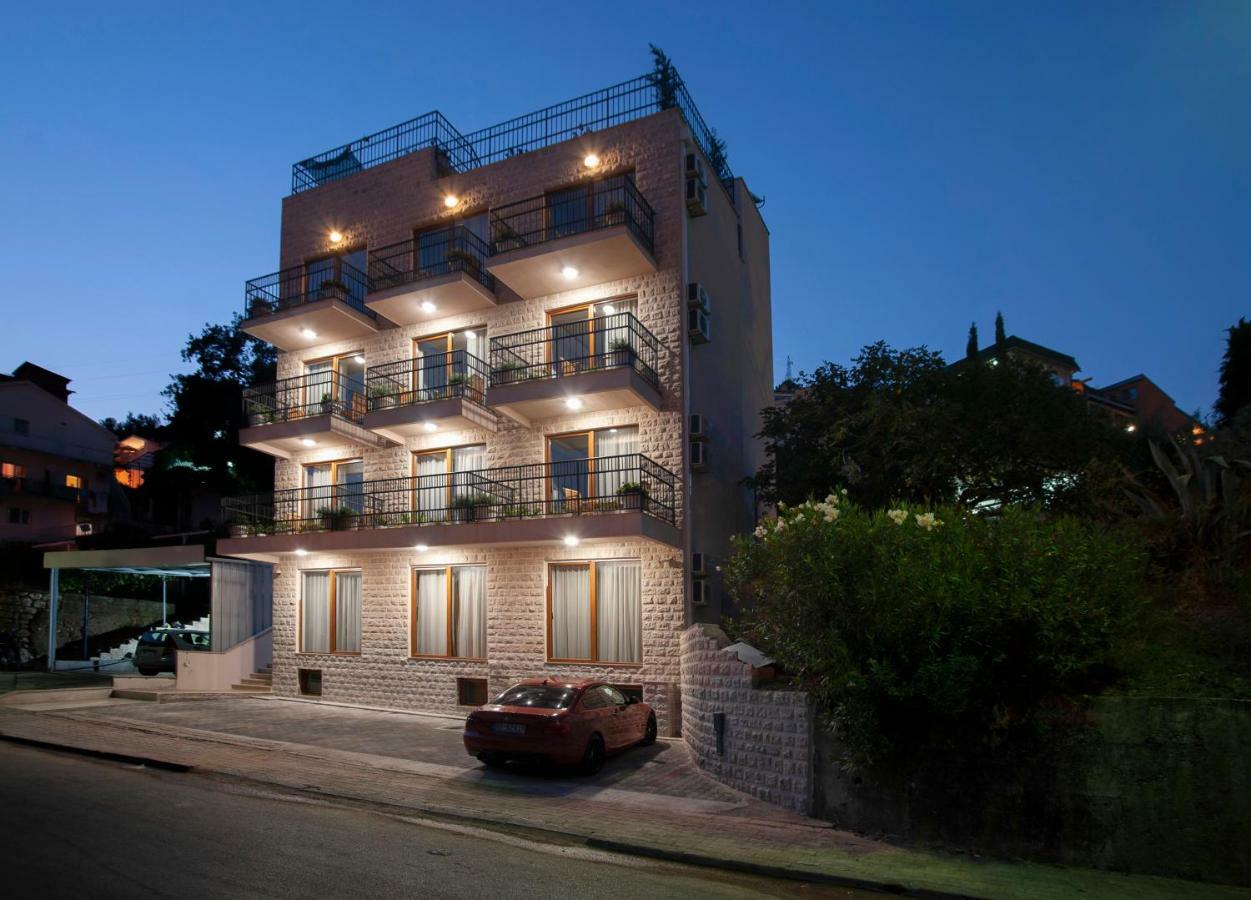 Hotel Twelve By Aycon Budva Bagian luar foto