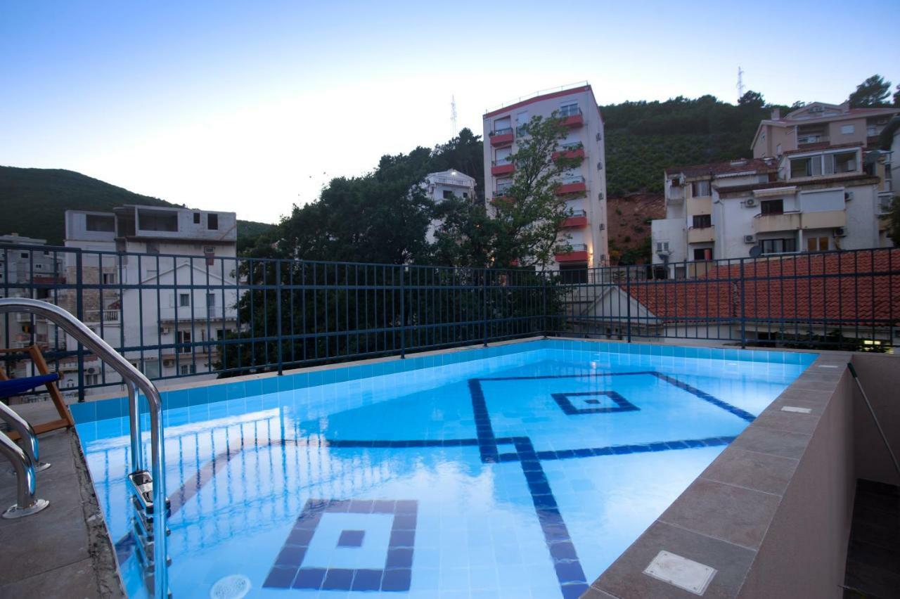 Hotel Twelve By Aycon Budva Bagian luar foto