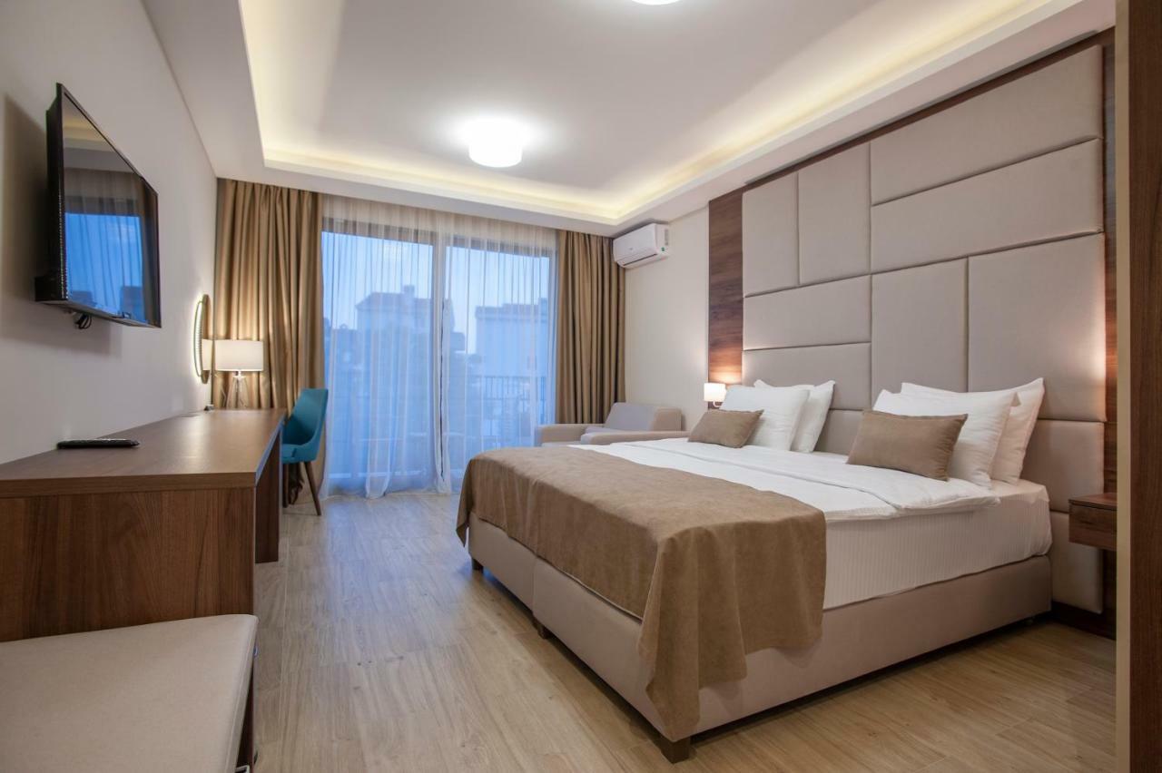 Hotel Twelve By Aycon Budva Bagian luar foto