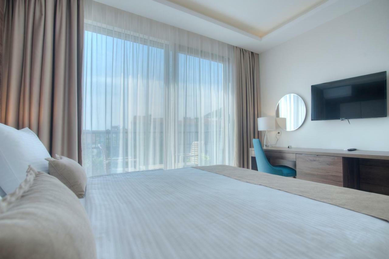 Hotel Twelve By Aycon Budva Bagian luar foto