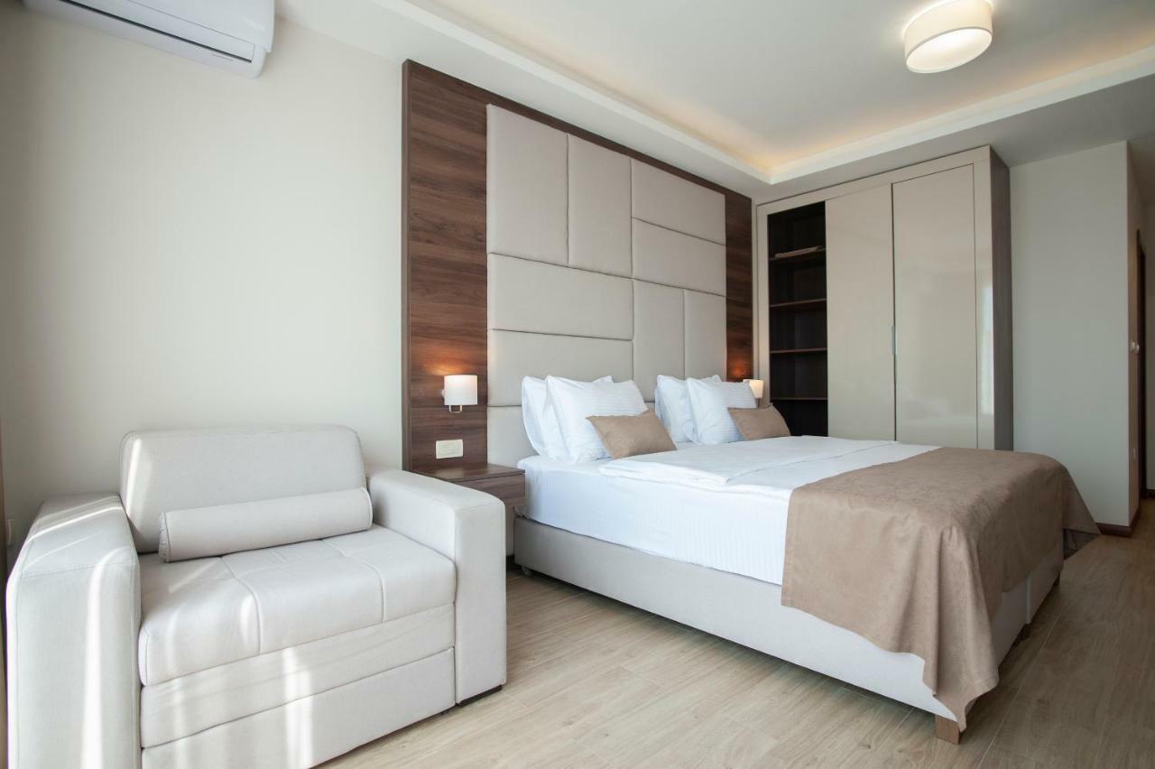 Hotel Twelve By Aycon Budva Bagian luar foto