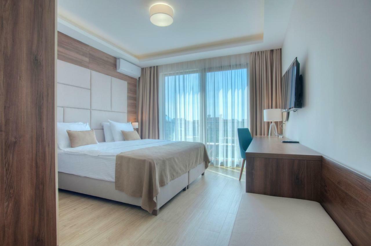 Hotel Twelve By Aycon Budva Bagian luar foto