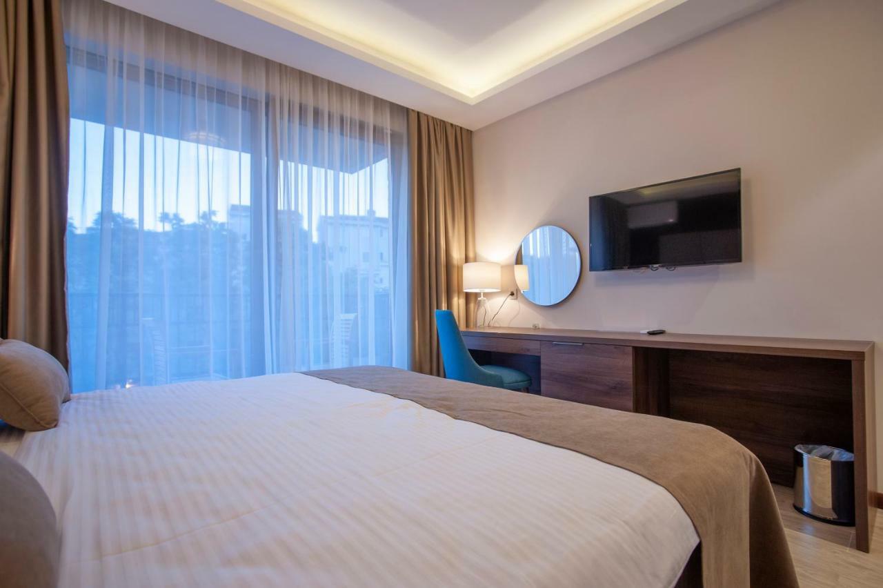 Hotel Twelve By Aycon Budva Bagian luar foto