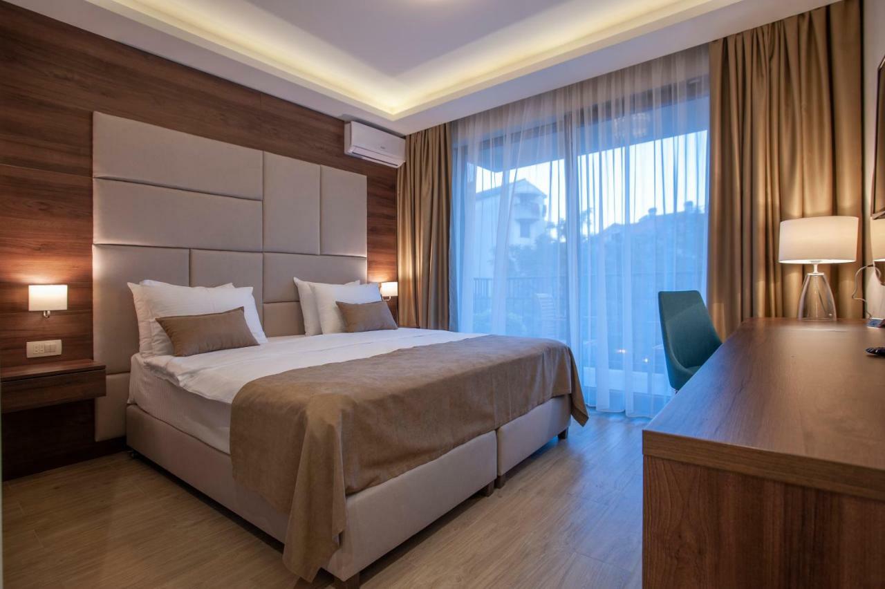 Hotel Twelve By Aycon Budva Bagian luar foto